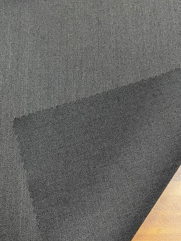 ULD SOM VÆVET AH-71723 65%T+32%R+3%WFladt og glat, det kan afspejle de fine tekstilspor og vise stoffets ædle temperament.