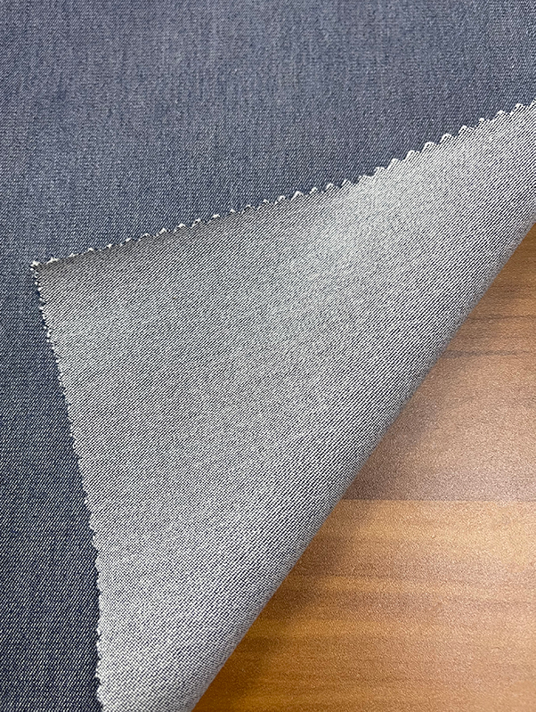 JEANS SOM VÆVET AH-47256/0010X28 56%C+41%R+3%SP Glat overflade, klare linjer, glat håndfølelse